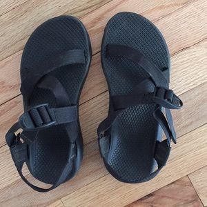Chaco’s women’s strappy sandals - size 6